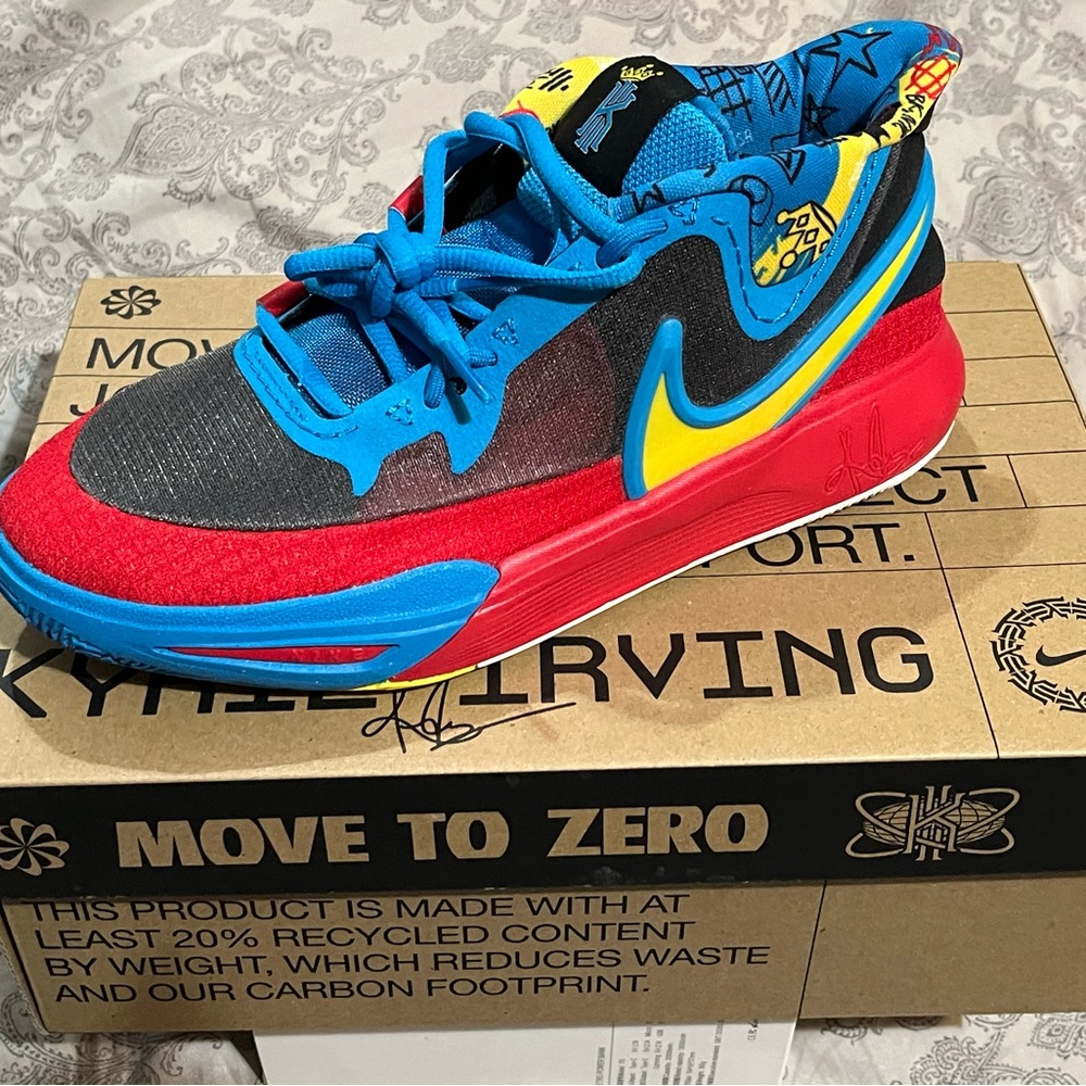 Kyrie 8, Size 6 for kids